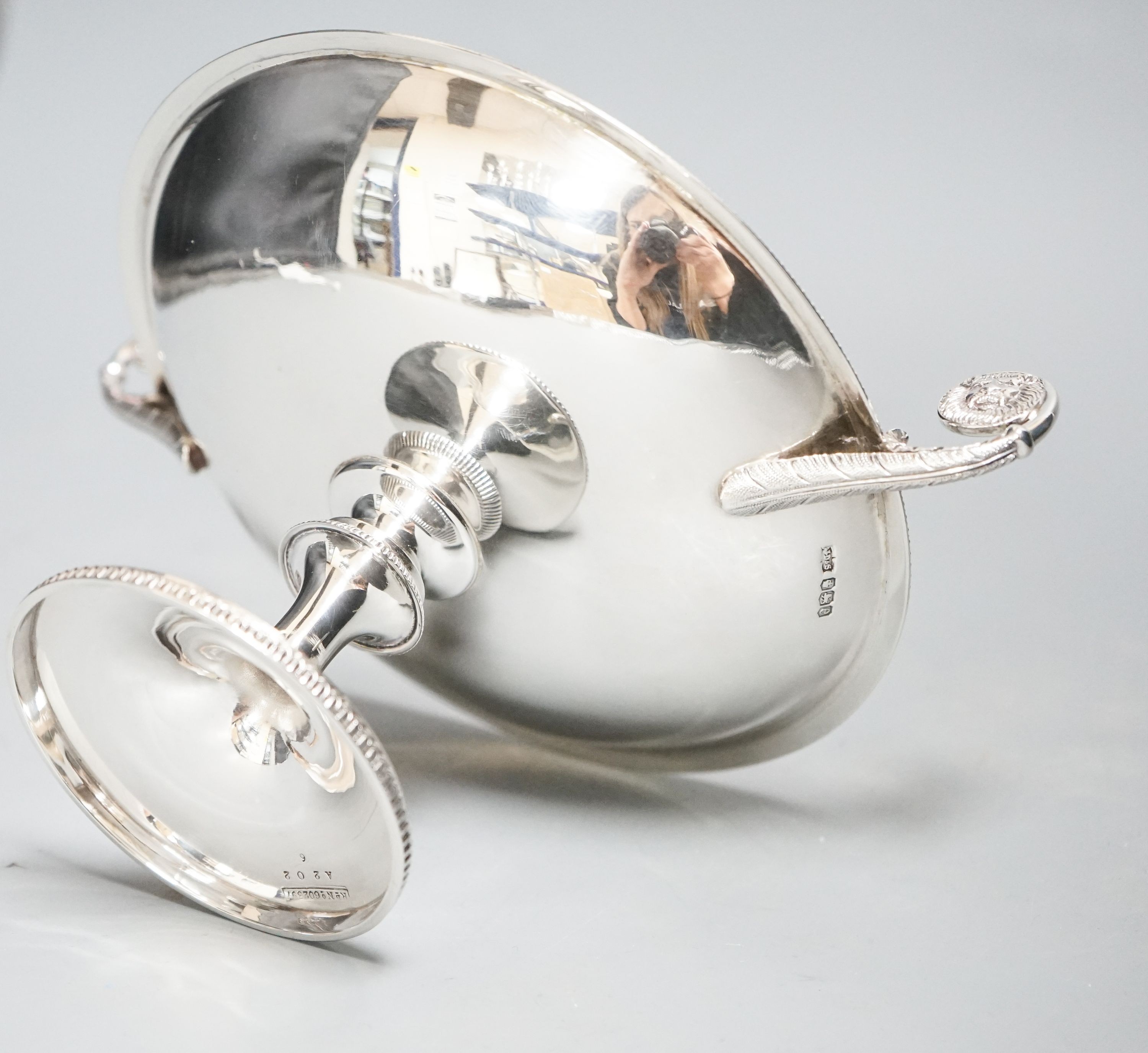 A George V silver tazze, James Dixon & Sons, Sheffield, 1922, height 11.1cm, 8.5oz.